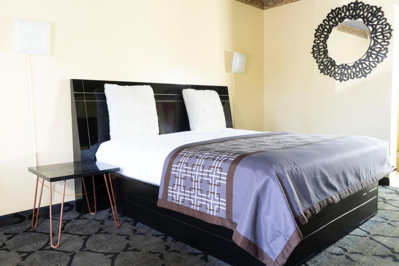 Luxe Romantic Suites Dolton 외부 사진