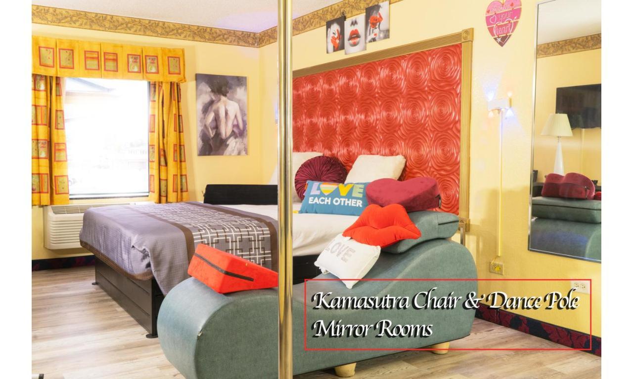 Luxe Romantic Suites Dolton 외부 사진