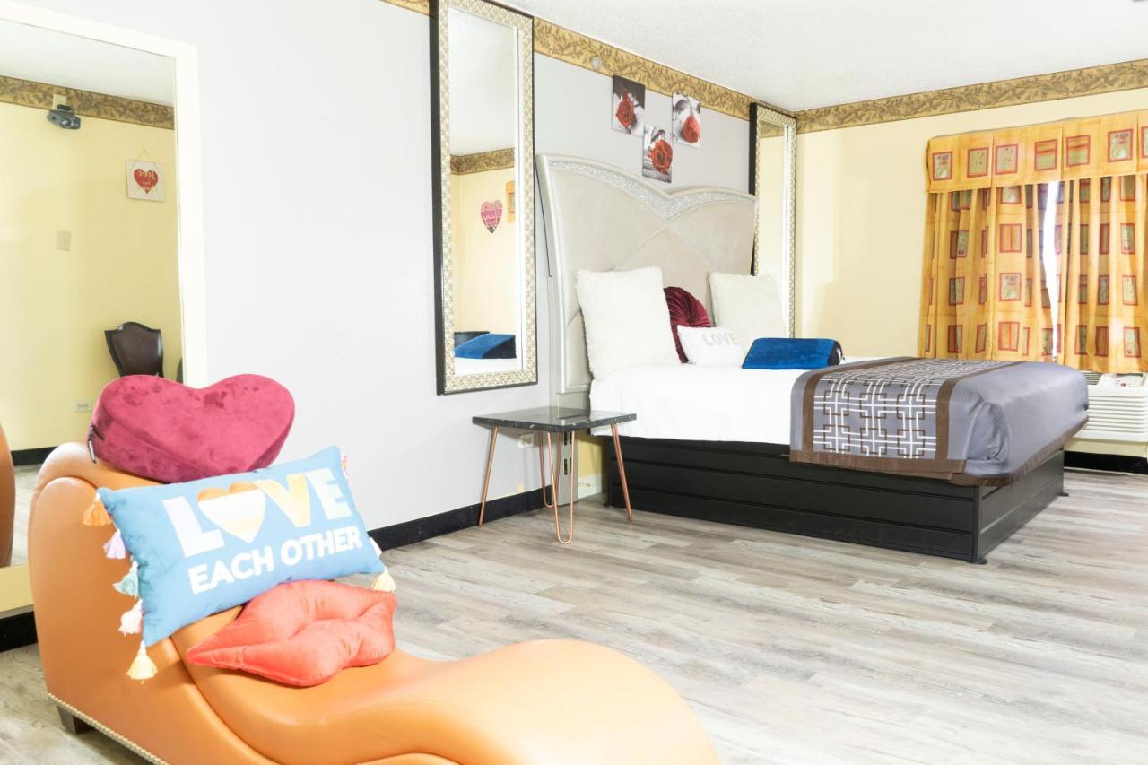 Luxe Romantic Suites Dolton 외부 사진
