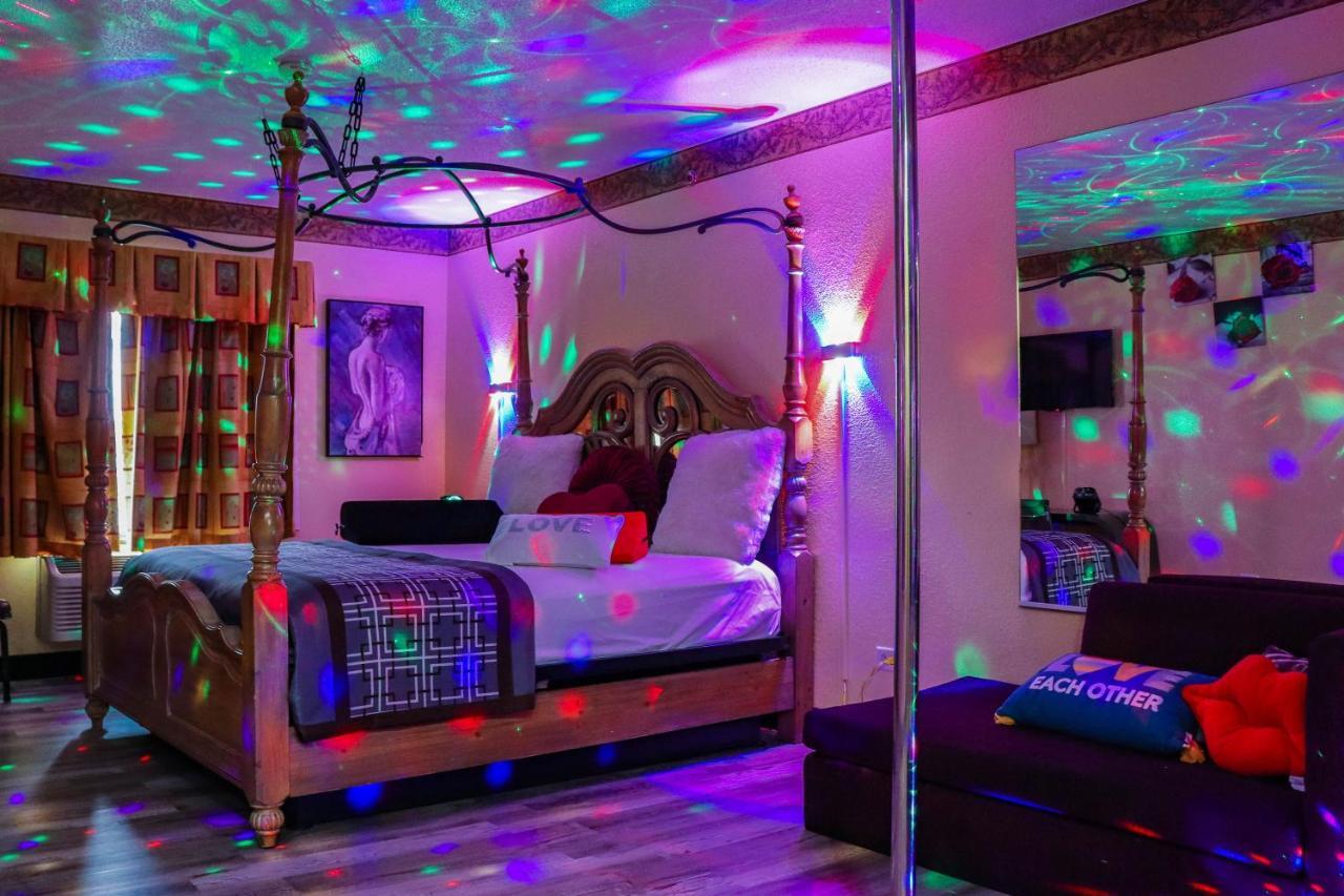 Luxe Romantic Suites Dolton 외부 사진