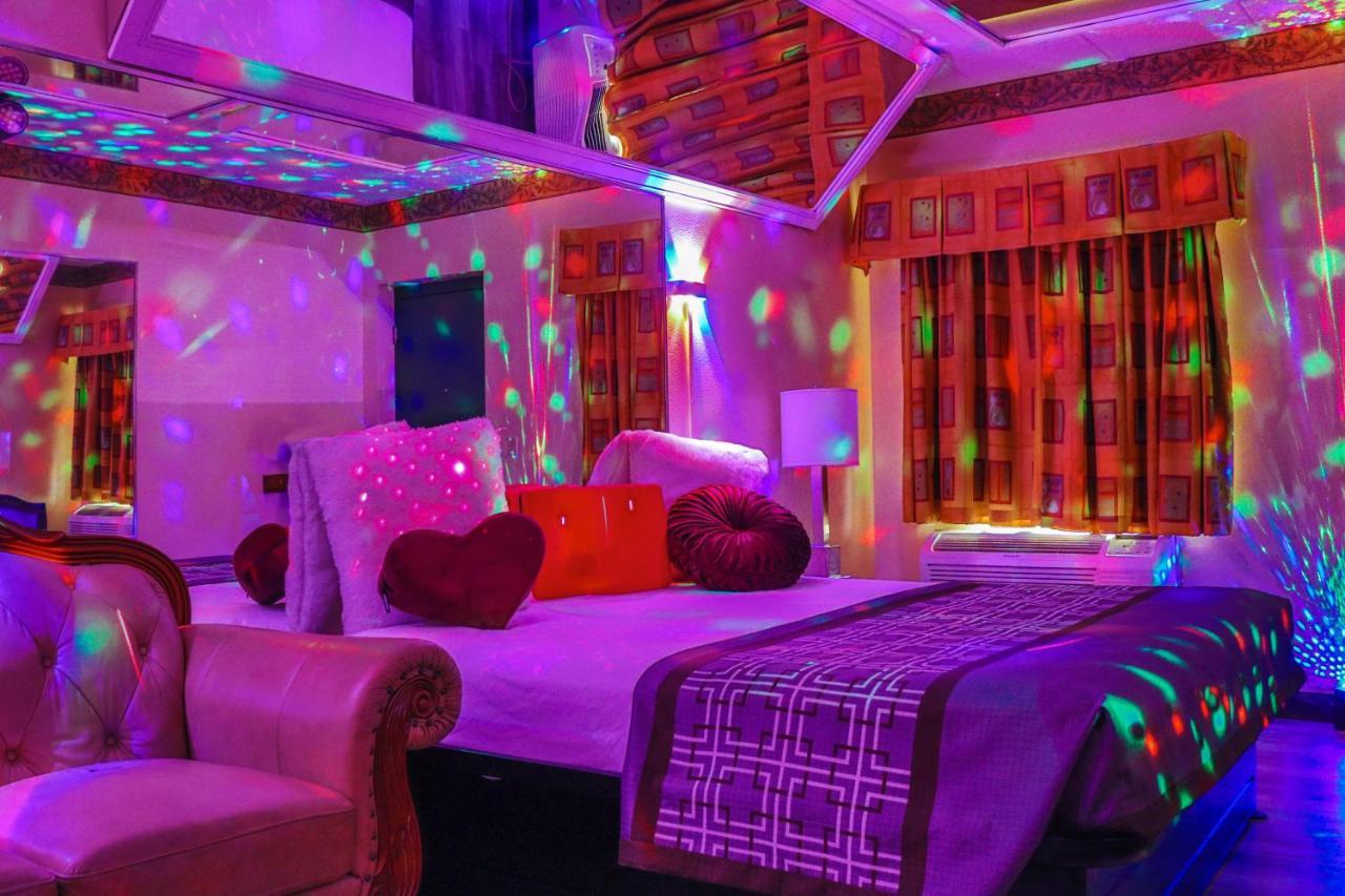 Luxe Romantic Suites Dolton 외부 사진