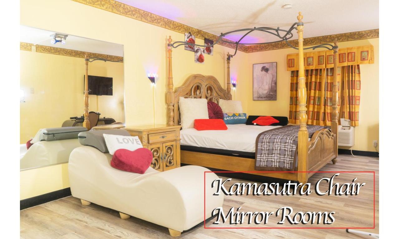 Luxe Romantic Suites Dolton 외부 사진