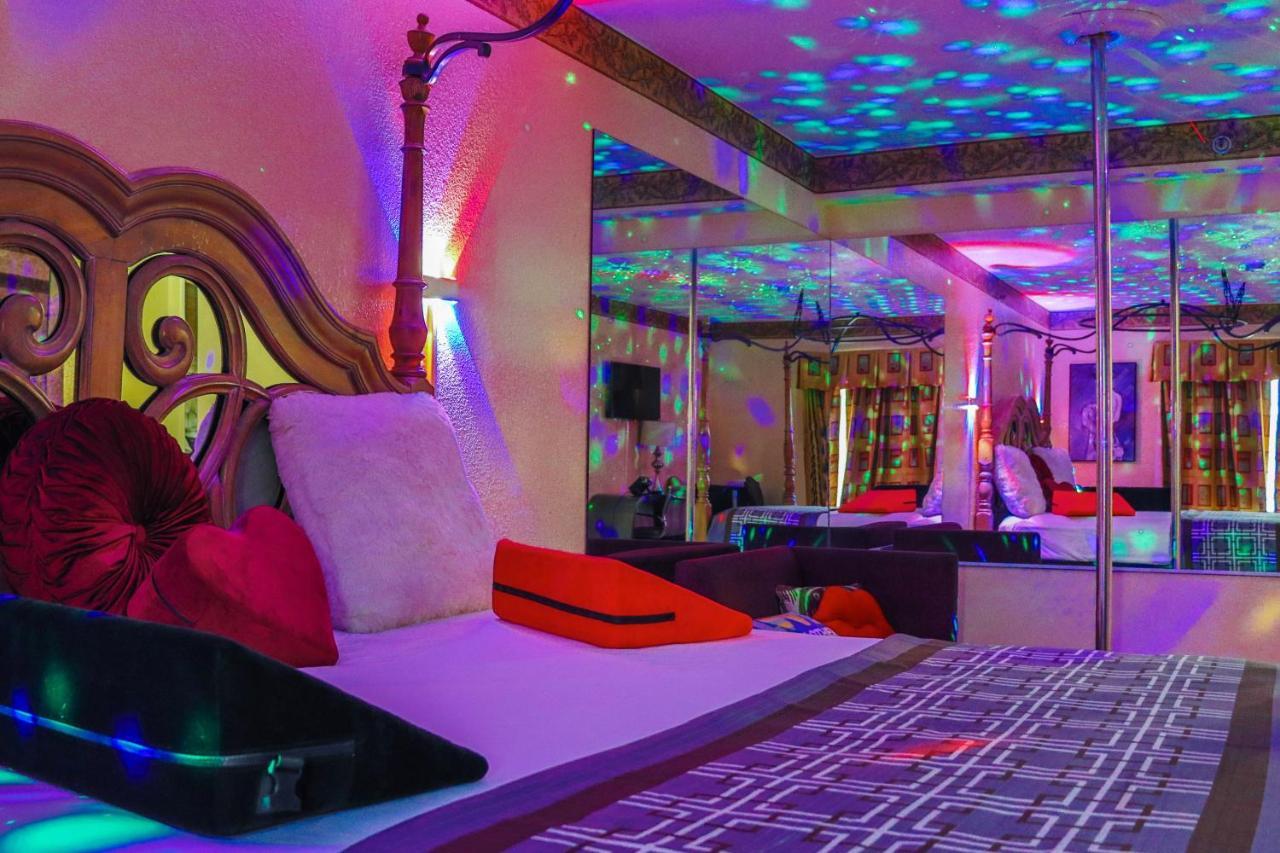 Luxe Romantic Suites Dolton 외부 사진