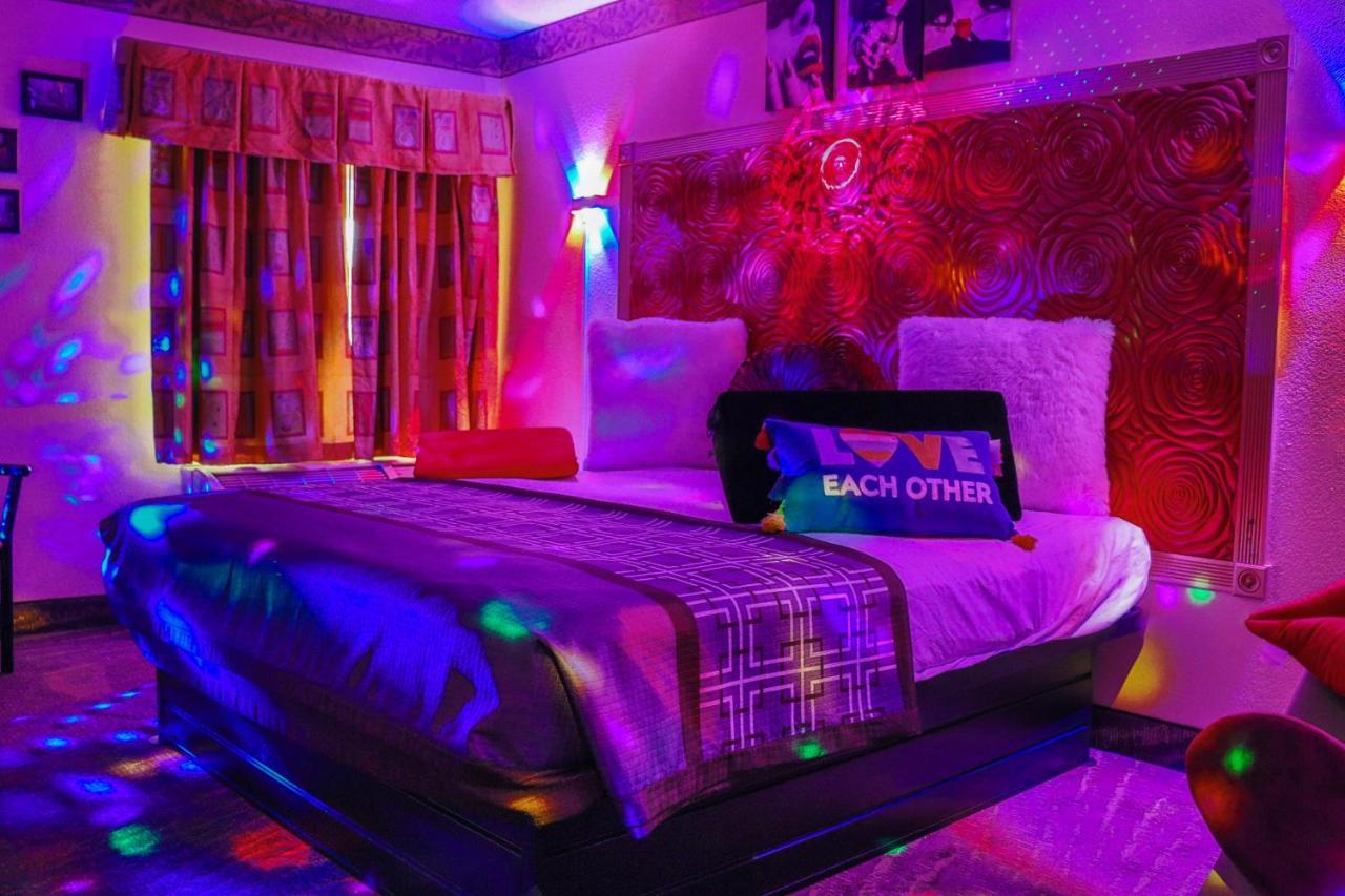 Luxe Romantic Suites Dolton 외부 사진
