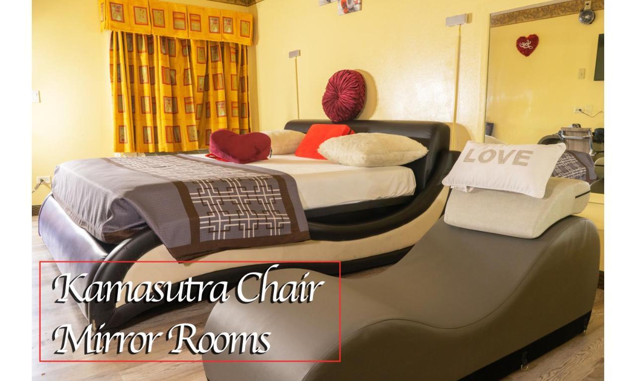 Luxe Romantic Suites Dolton 외부 사진