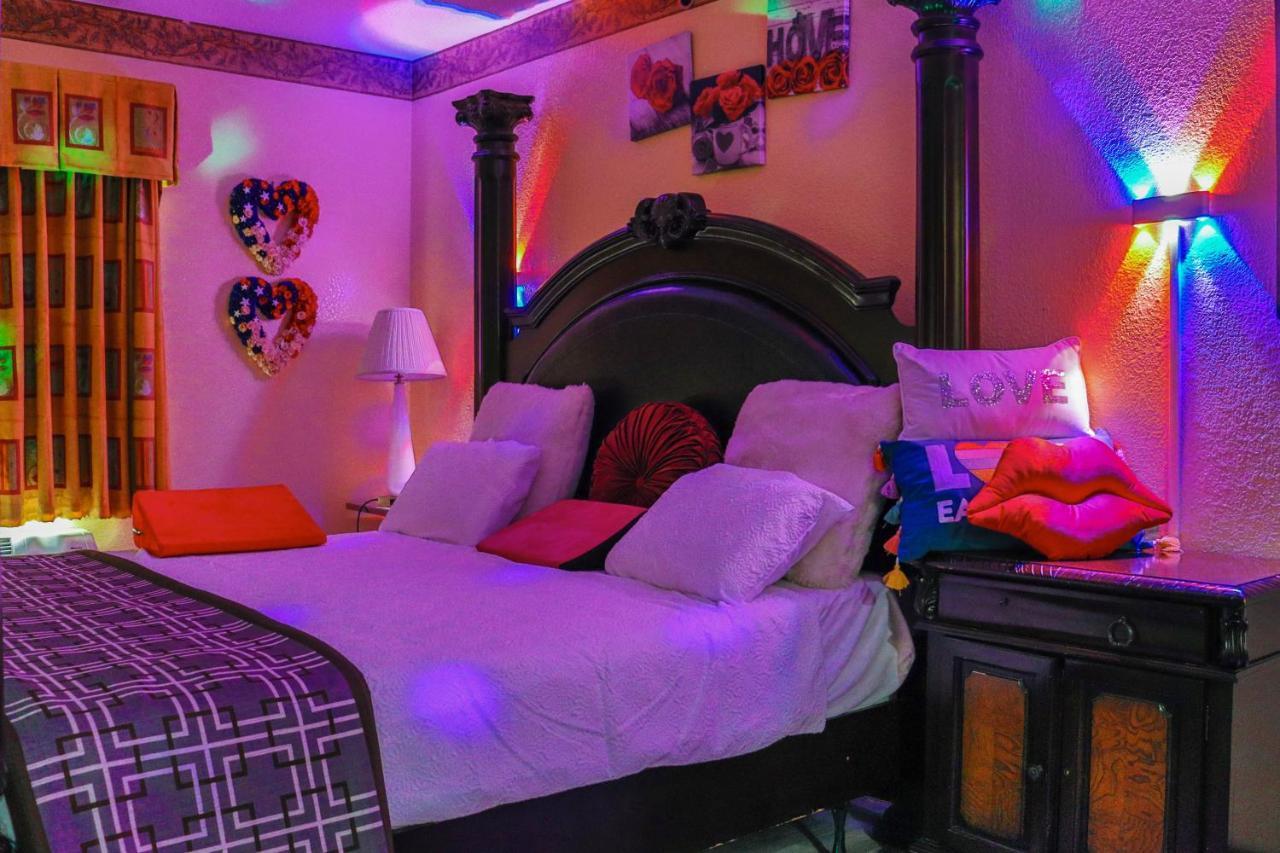 Luxe Romantic Suites Dolton 외부 사진