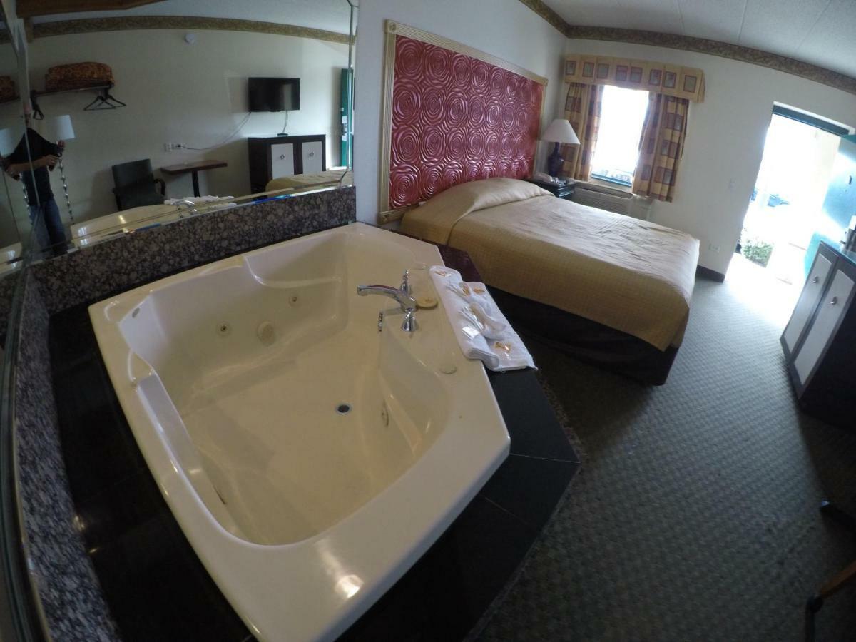 Luxe Romantic Suites Dolton 외부 사진